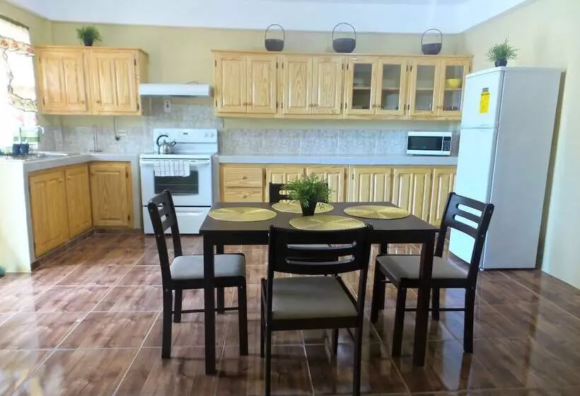 B's Guest House