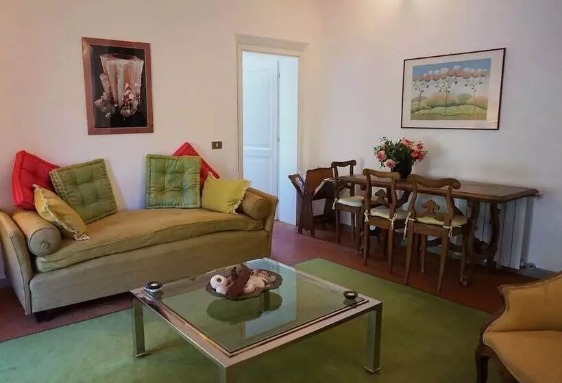 ホテル Agriturismo Poggio La Fioraia