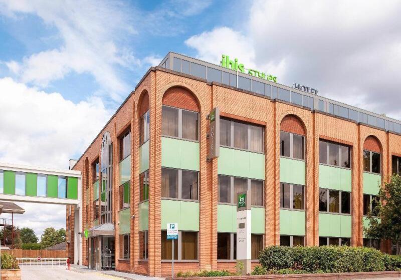 Hotel Ibis Styles London Heathrow Airport