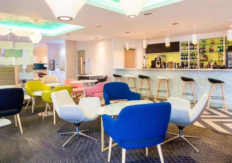 ホテル Ibis Styles London Heathrow Airport