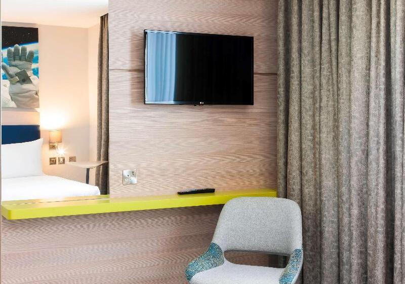 Hotel Ibis Styles London Heathrow Airport