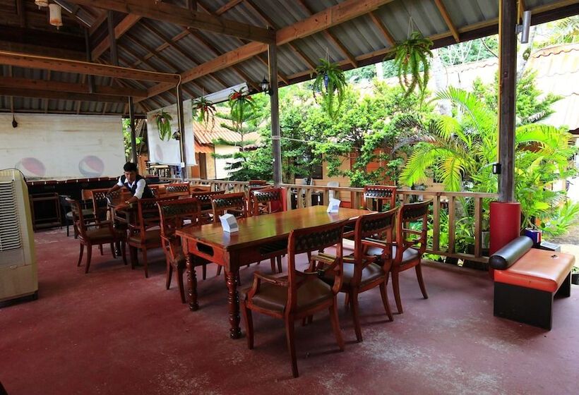 בית מלון כפרי White Sand Beach Resort