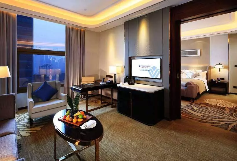 هتل Wyndham Grand Plaza Royale Huayu Chongqing