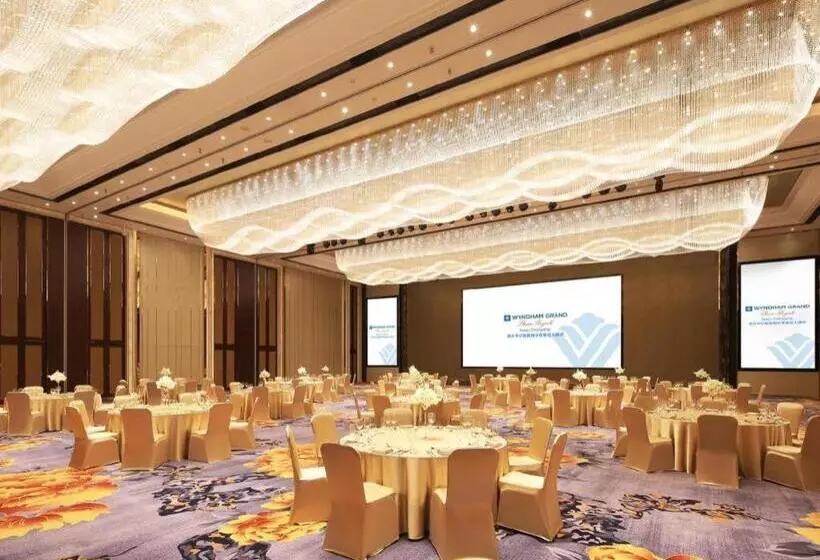 هتل Wyndham Grand Plaza Royale Huayu Chongqing