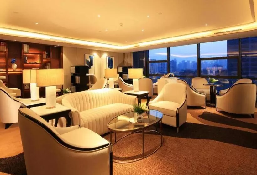 هتل Wyndham Grand Plaza Royale Huayu Chongqing
