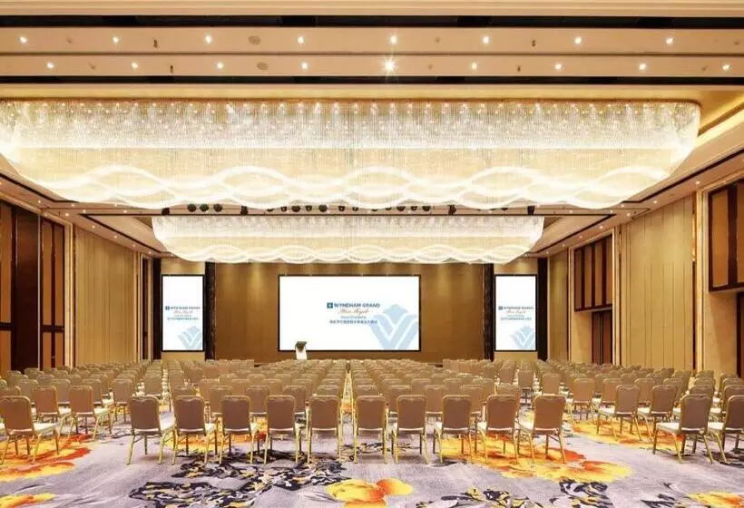 هتل Wyndham Grand Plaza Royale Huayu Chongqing