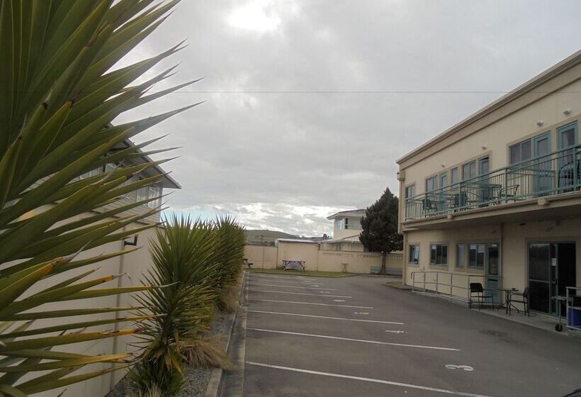 Utopian Motel Taupo   Hostel