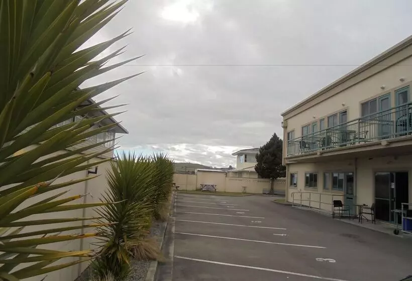 Utopian Motel Taupo   Hostel