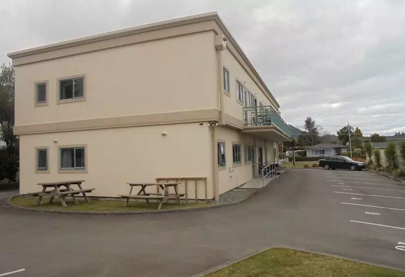 Utopian Motel Taupo   Hostel