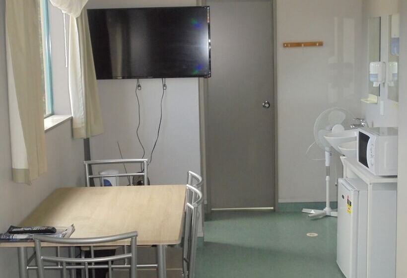 Utopian Motel Taupo   Hostel