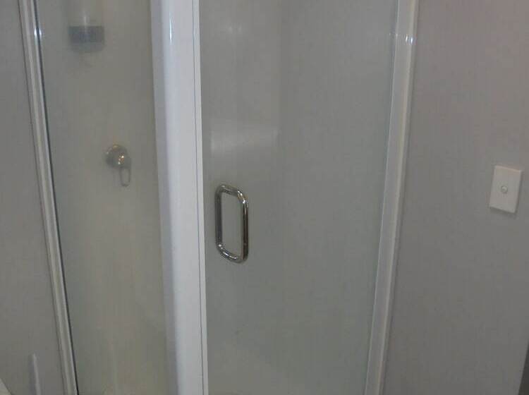 Utopian Motel Taupo   Hostel