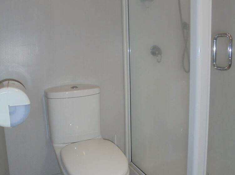 Utopian Motel Taupo   Hostel