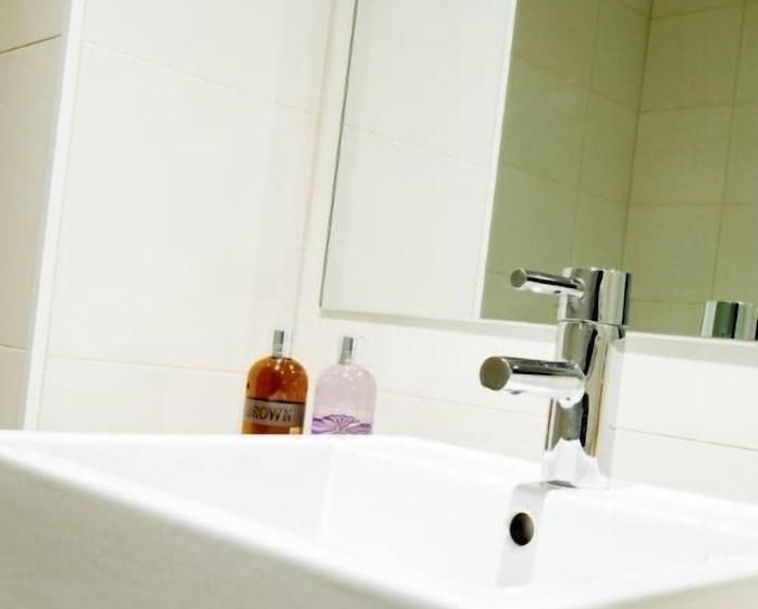 Wyndel Apartments   Clarke Street