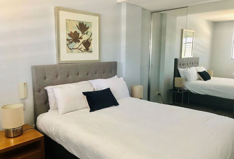 Wyndel Apartments   Clarke Street