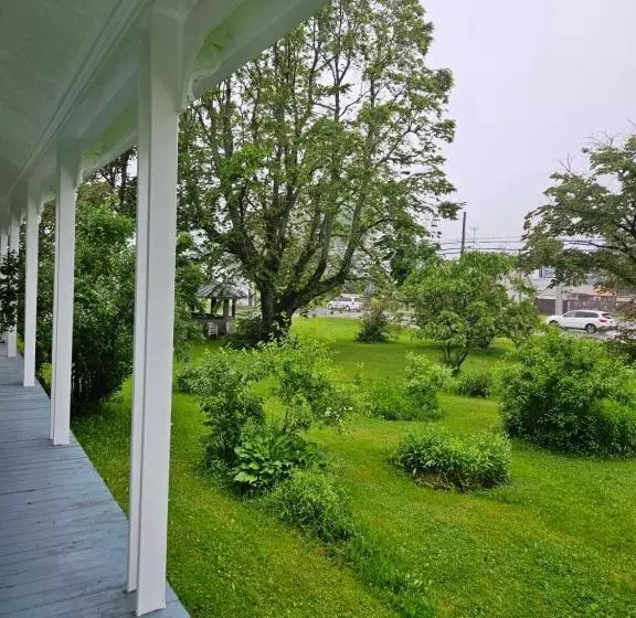 Aamiaismajoitus (B&B) Sunflower Guest Suites