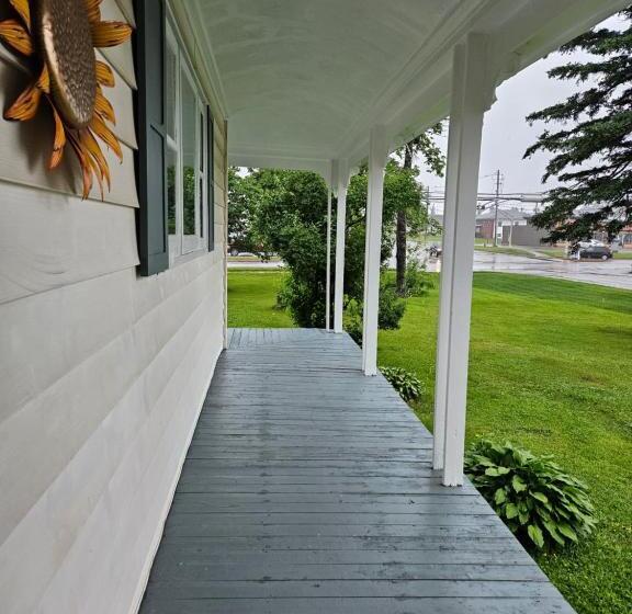 Bed and Breakfast Sunflower Guest Suites