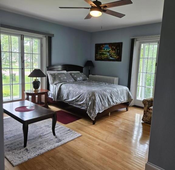 Bed and Breakfast Sunflower Guest Suites