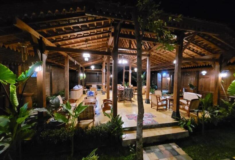 La Tavisa Hotel Borobudur