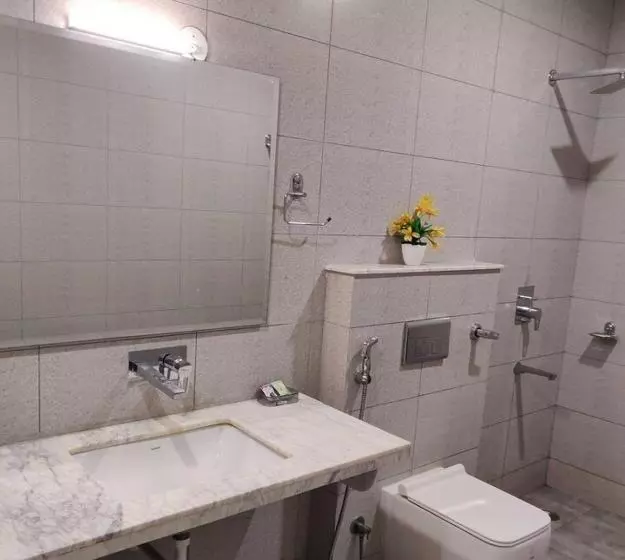 Oyo Flagship 81517 Hotel Cloud Inn