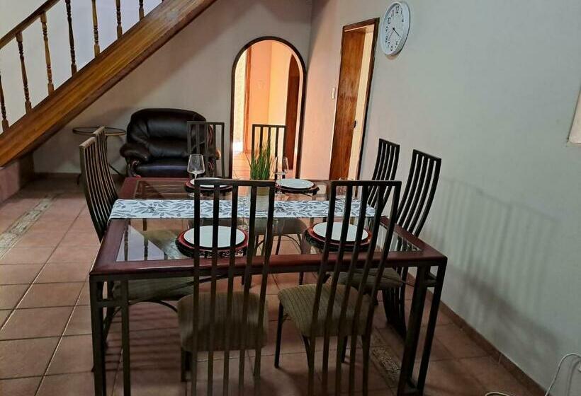 Пансион Courtlyguesthouse