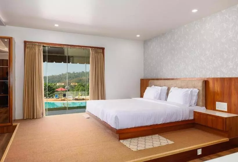Urmilaa Green County Resort 35 Km From Kolhapur