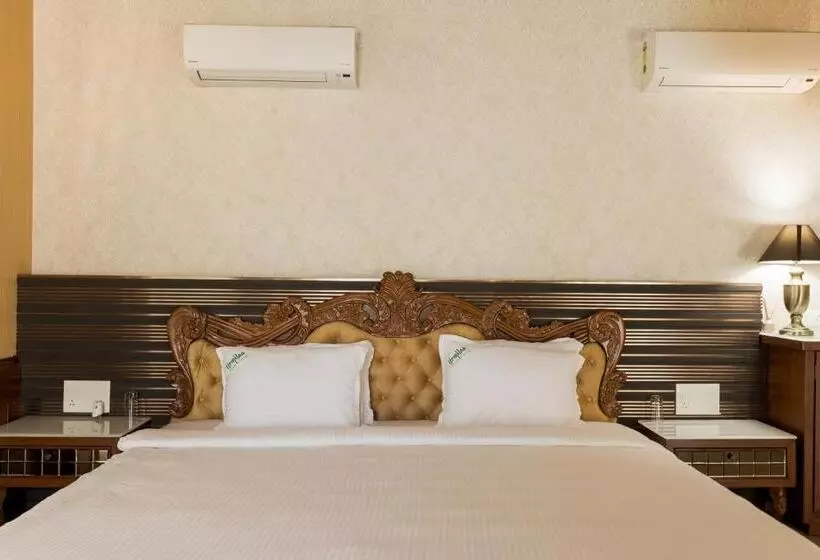 Urmilaa Green County Resort 35 Km From Kolhapur