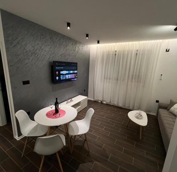 پانسیون Villa Symphony