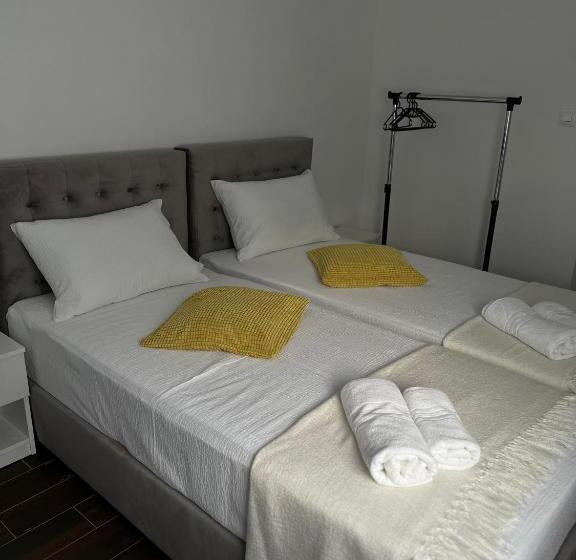 پانسیون Villa Symphony