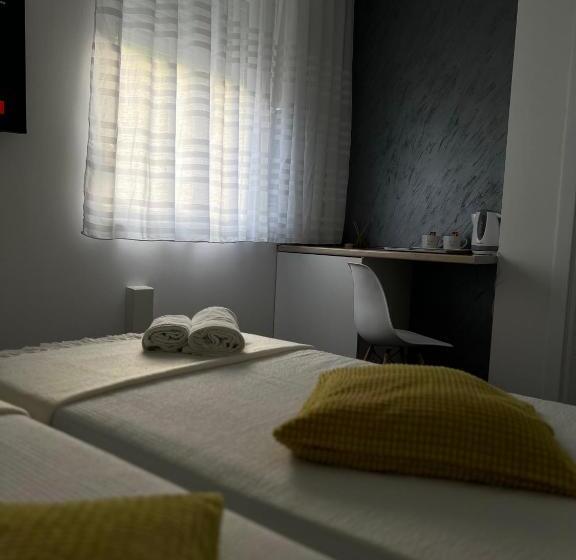 پانسیون Villa Symphony