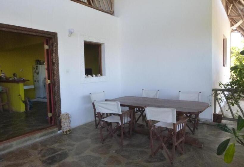 تختخواب و صبحانه Kipepeo Guest House