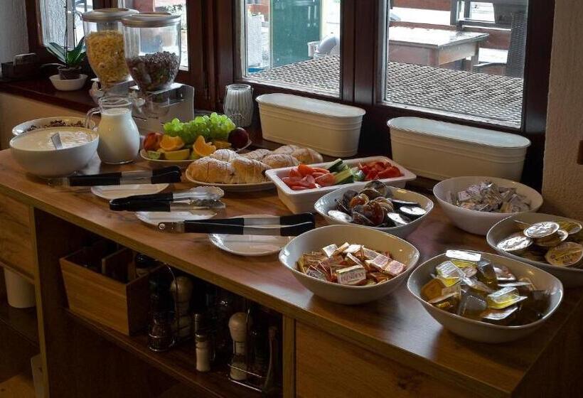 Отель Ahrntalerhof