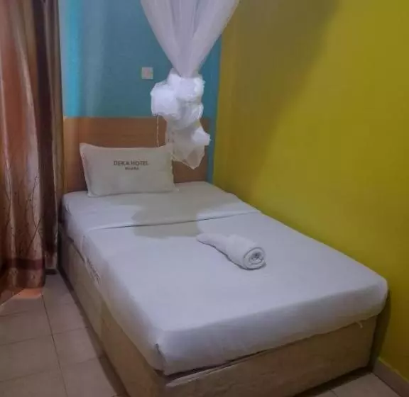هتل Deckar City B&b