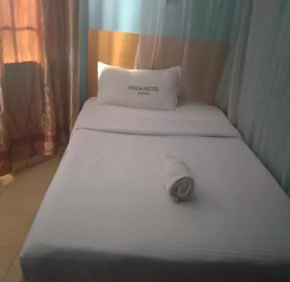 هتل Deckar City B&b