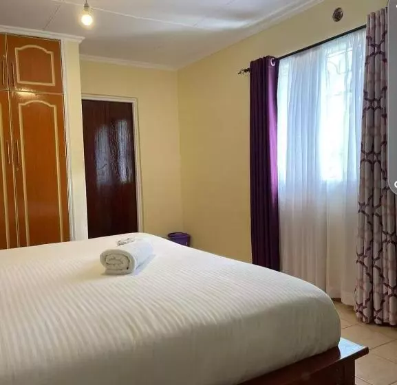 هتل Deckar City B&b