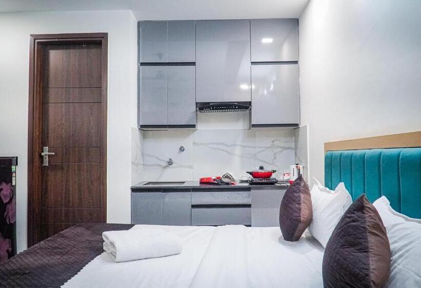 Hotel The Leaf Studio Medanta