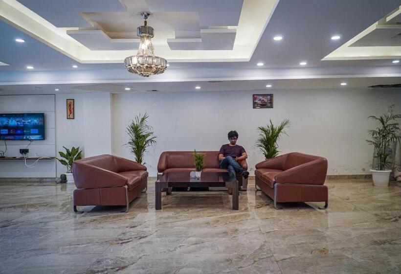 Hotel The Leaf Studio Medanta