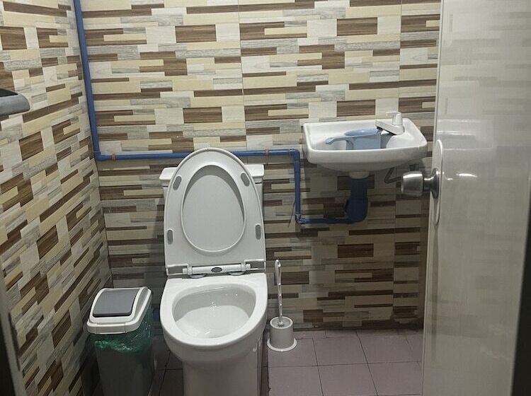 ユースホステル The Backyard Inn