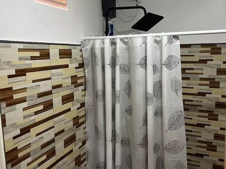 ユースホステル The Backyard Inn