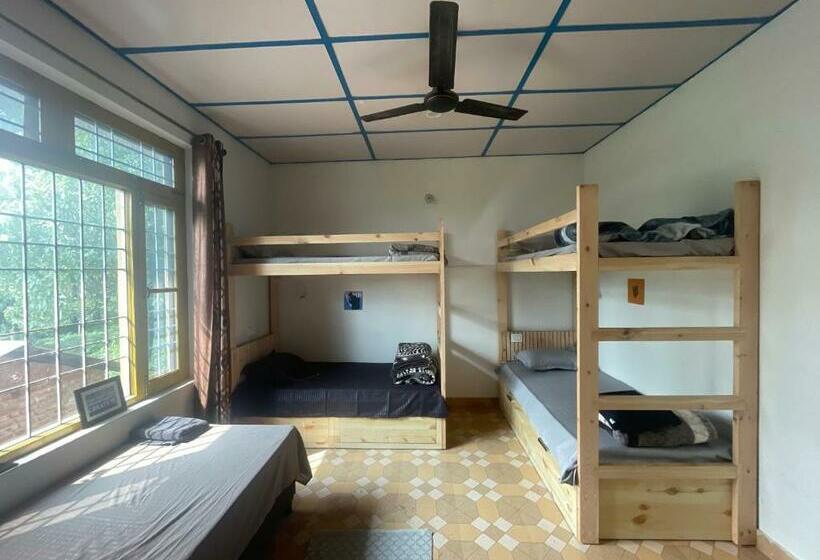 הוסטל Vedants Home Stay Rooms And Dorms