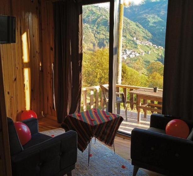 مبيت وإفطار Camelli̇a Dağ Evleri̇