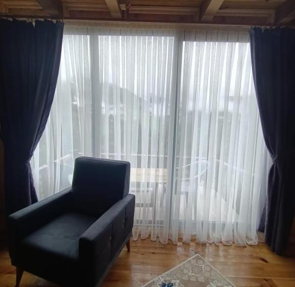 مبيت وإفطار Camelli̇a Dağ Evleri̇