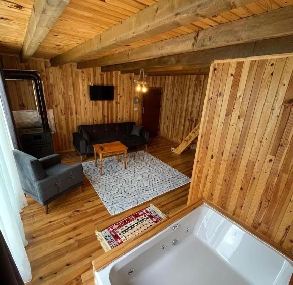 مبيت وإفطار Camelli̇a Dağ Evleri̇