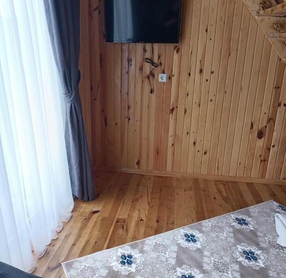 مبيت وإفطار Camelli̇a Dağ Evleri̇