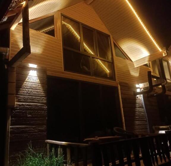 مبيت وإفطار Camelli̇a Dağ Evleri̇