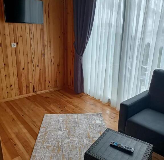 مبيت وإفطار Camelli̇a Dağ Evleri̇