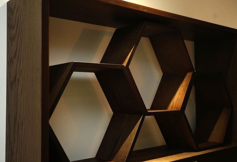 هتل The Honeycomb Boutique
