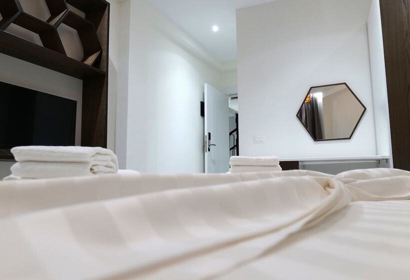 هتل The Honeycomb Boutique