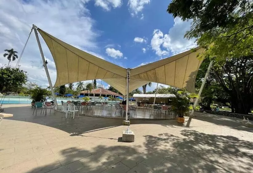 Lake House Resort Country Club & Spa