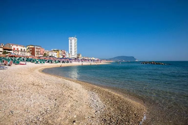 تختخواب و صبحانه Mentamarina