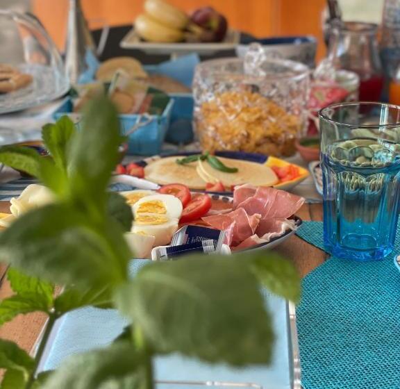 تختخواب و صبحانه Mentamarina